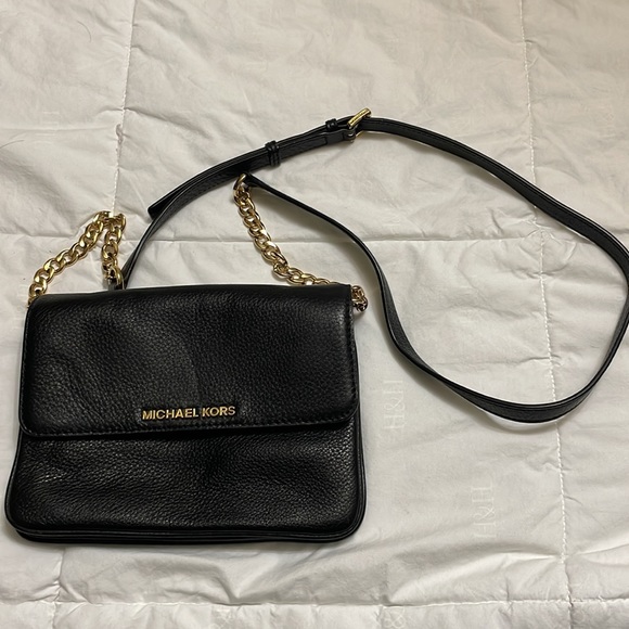 Micheal Kors Purse, gently used - Picture 2 of 3